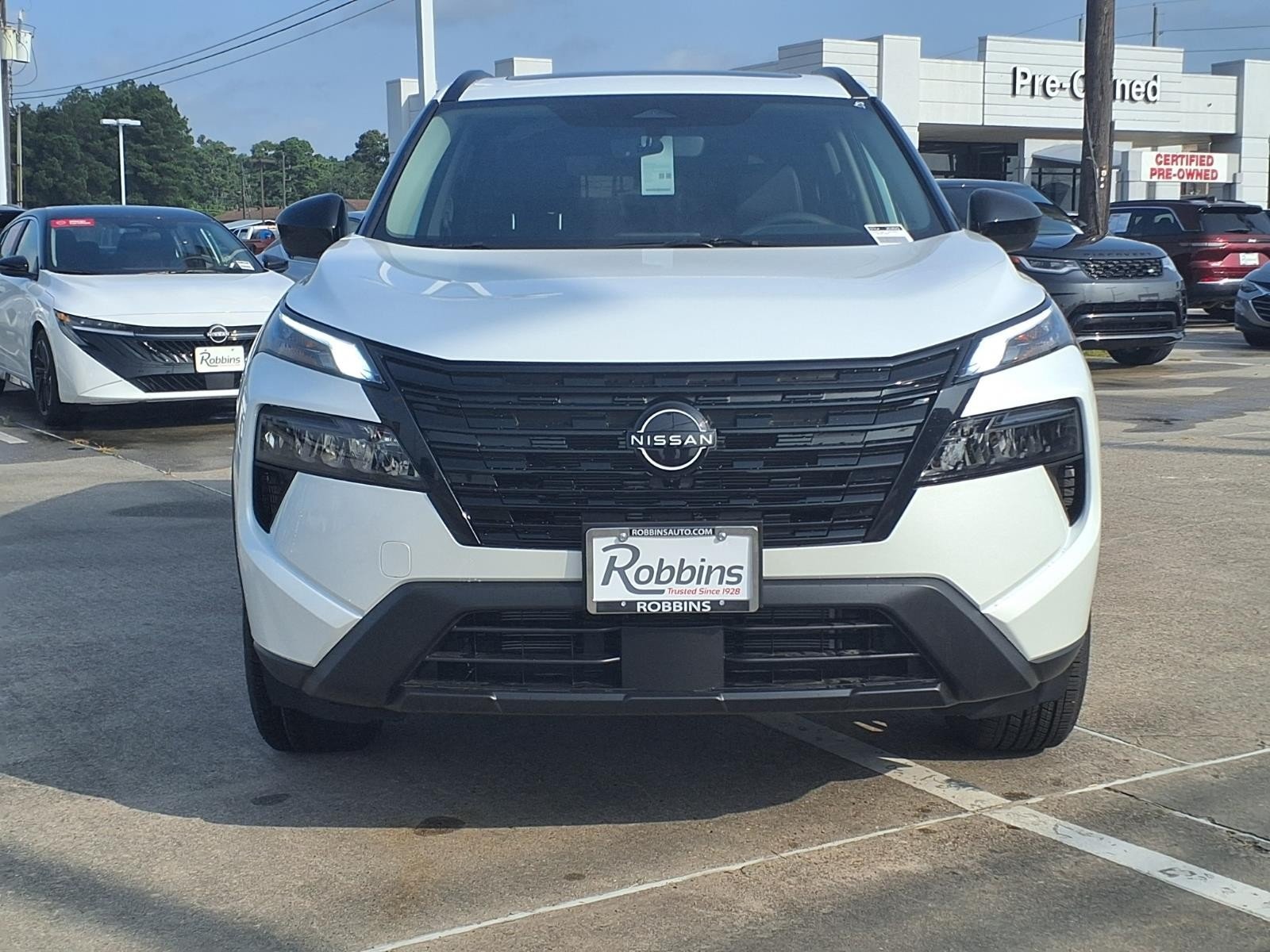 New 2026 Everest White Pearl TriCoat Nissan Dark Armor™ image 5