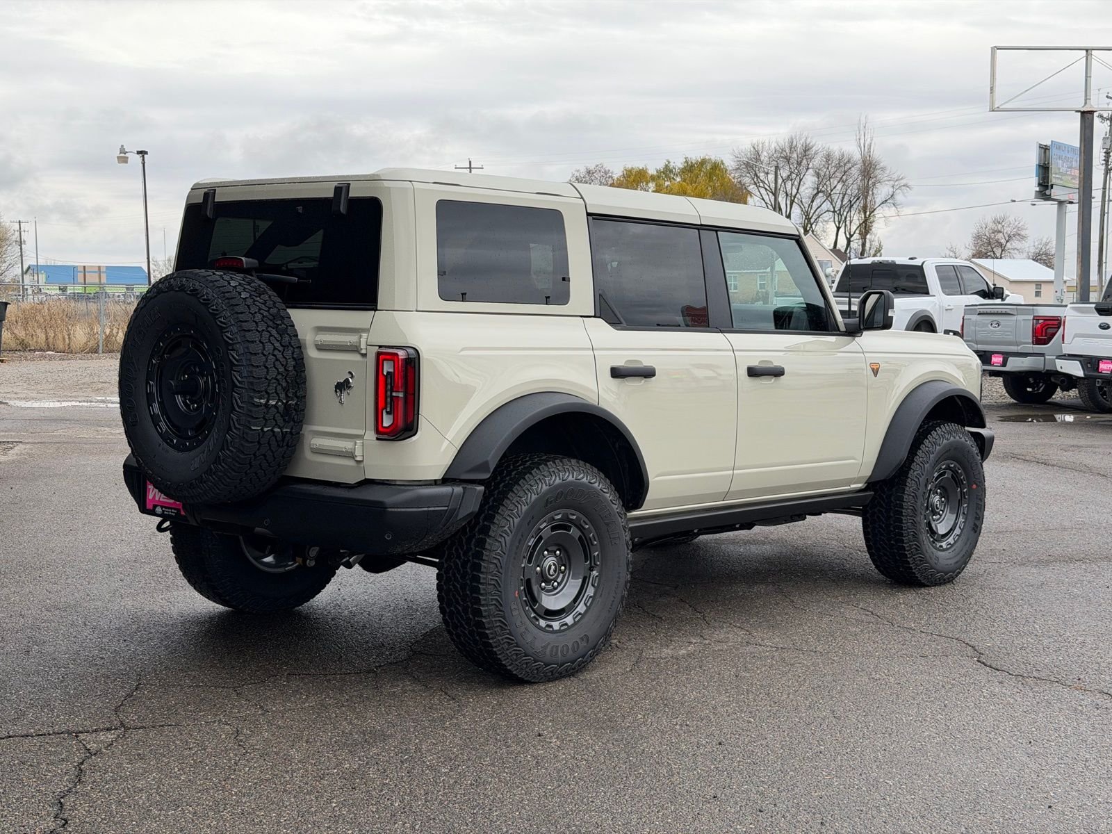 View vehicle photo 7