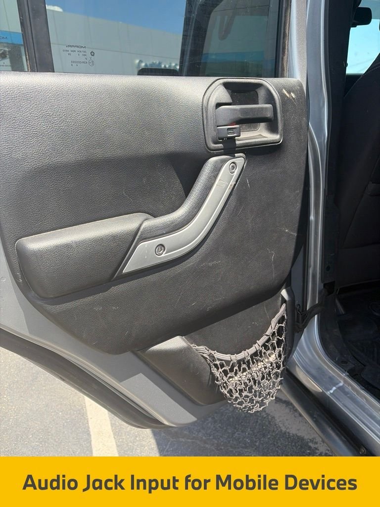 Used 2014 Billet Metallic Clearcoat Jeep Unlimited Sahara image 11