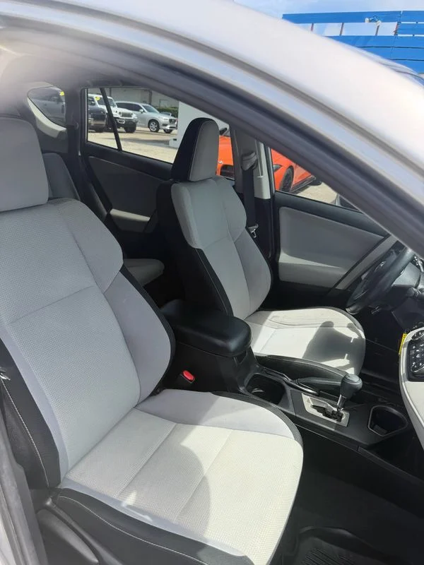 Used 2016  Toyota XLE image 18