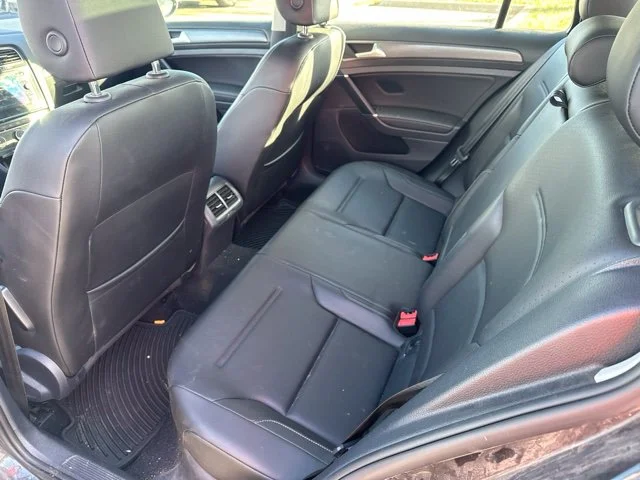 Used 2019 Black Volkswagen SE image 14