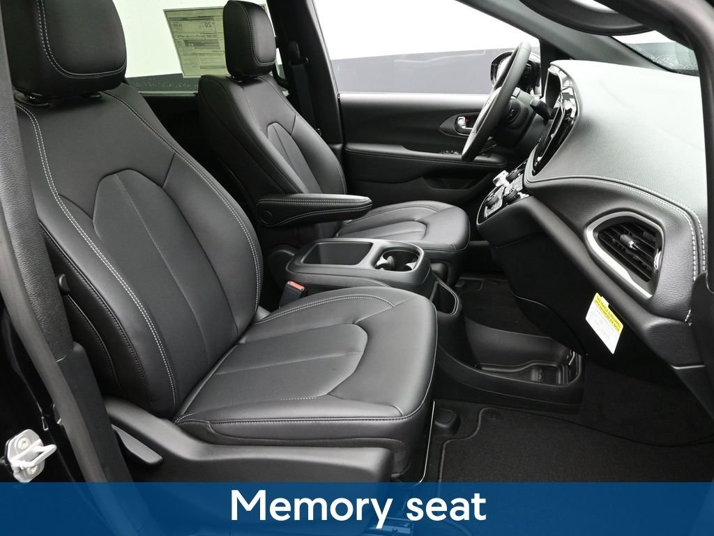 2026 Chrysler Pacifica Select - Photo 10