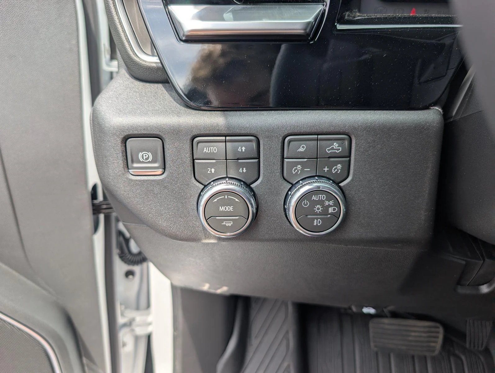 New 2026 Summit White GMC Elevation image 31