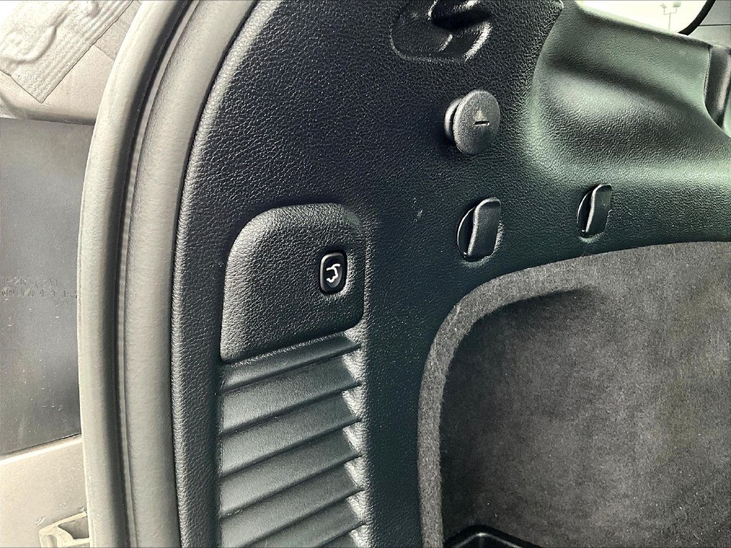 Used 2020 Silver Jeep Altitude image 19