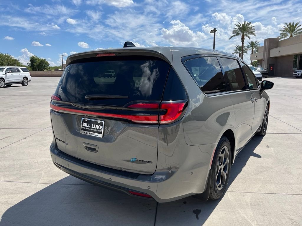 Used 2023 Gray Chrysler Limited image 6