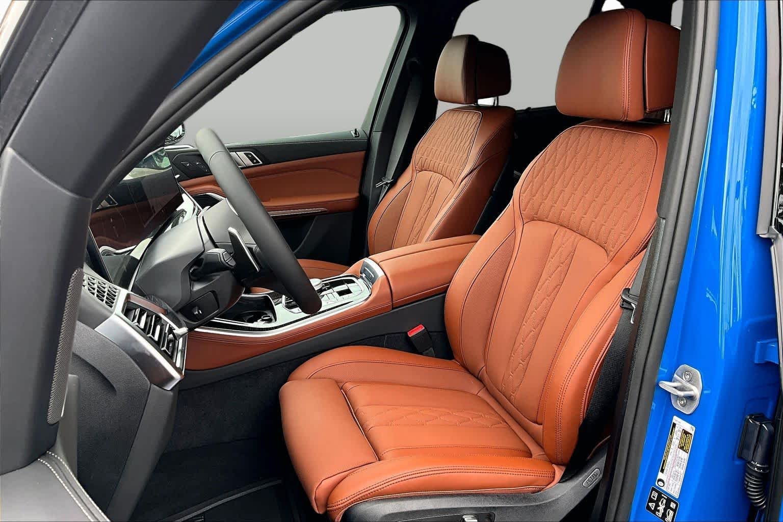 New 2026 Gentian Blue BMW xDrive40i image 9