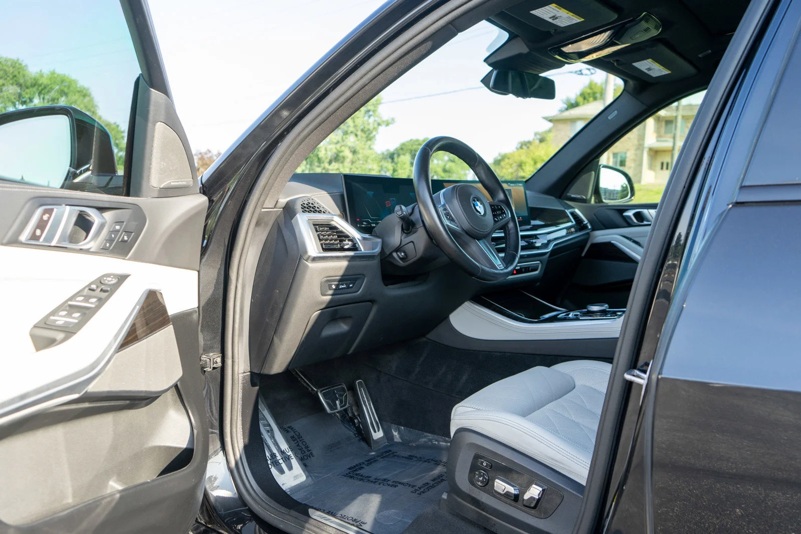 Used 2024  BMW xDrive40i image 16