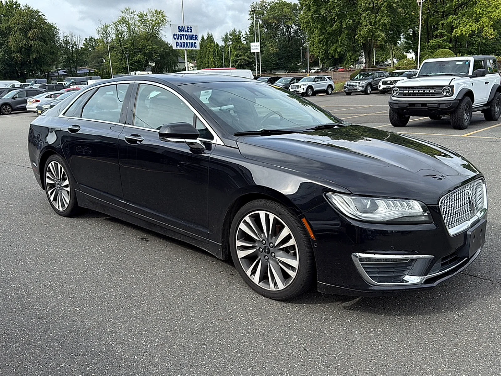 Used 2019 Infinite Black Metallic Lincoln Reserve II image 4