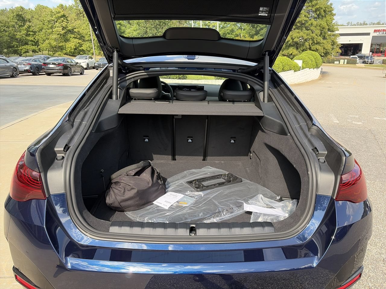 New 2026 Tanzanite Blue II Metallic BMW eDrive40 image 36