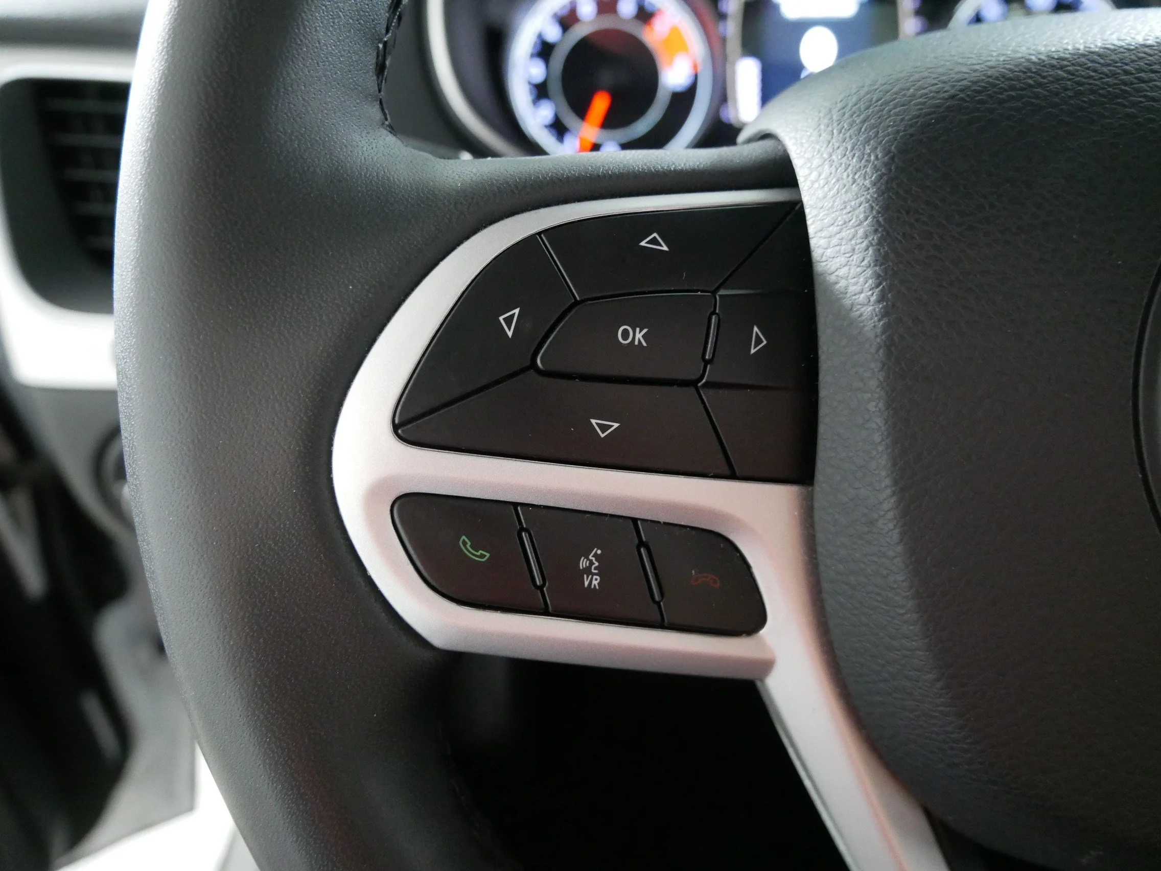 Used 2022 Bright White Clearcoat Jeep X image 27