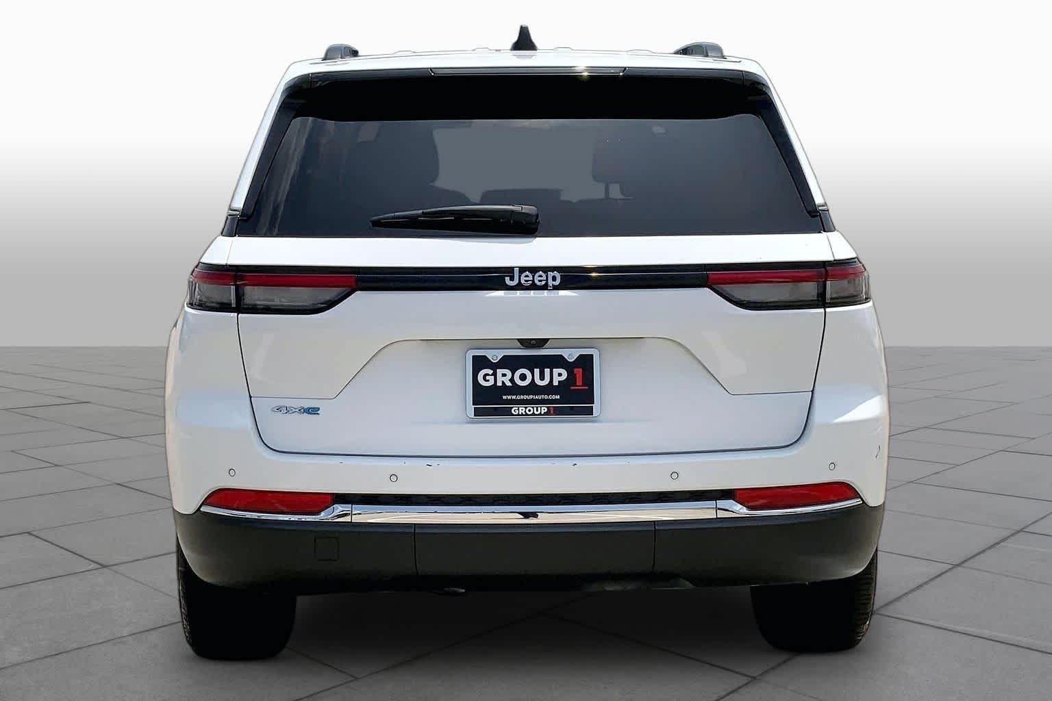 Used 2024 Bright White Clearcoat Jeep  image 5