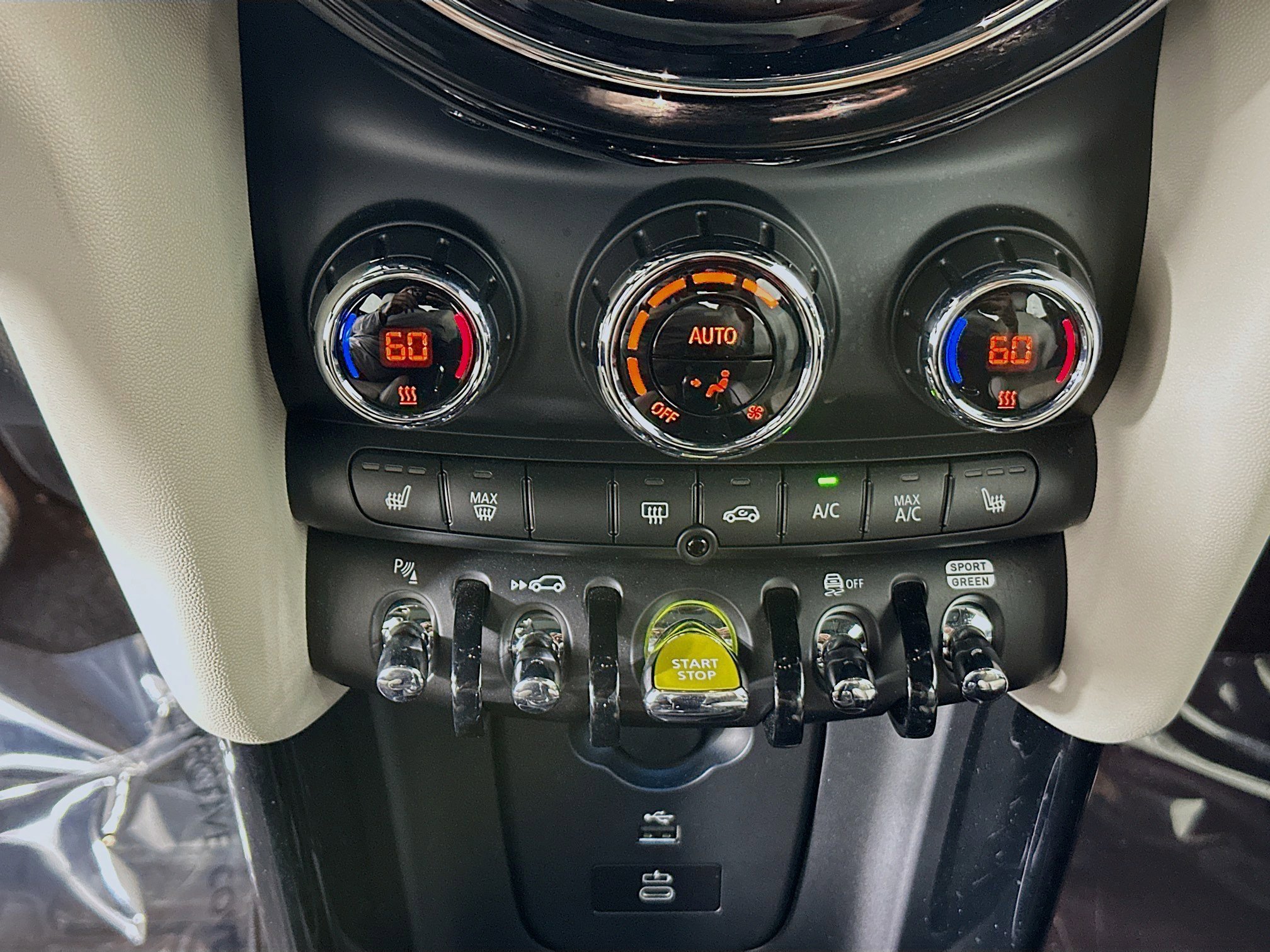 2023 MINI Hardtop 2 Door SE - Photo 23