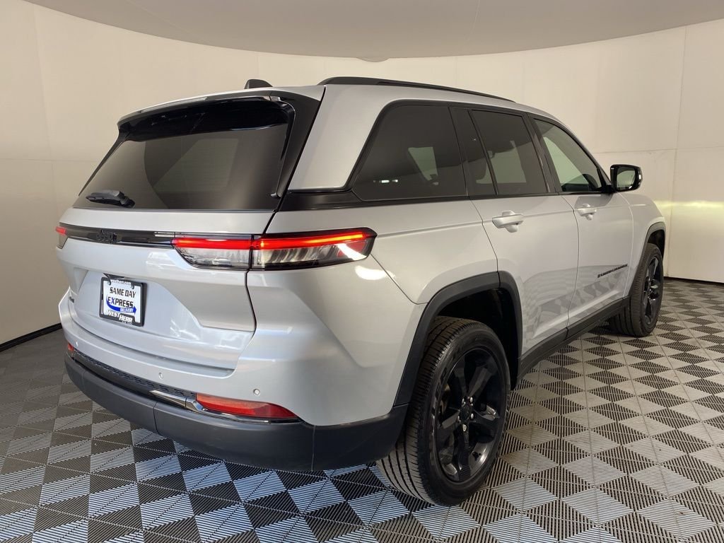 Used 2024 Silver Jeep Altitude X image 6