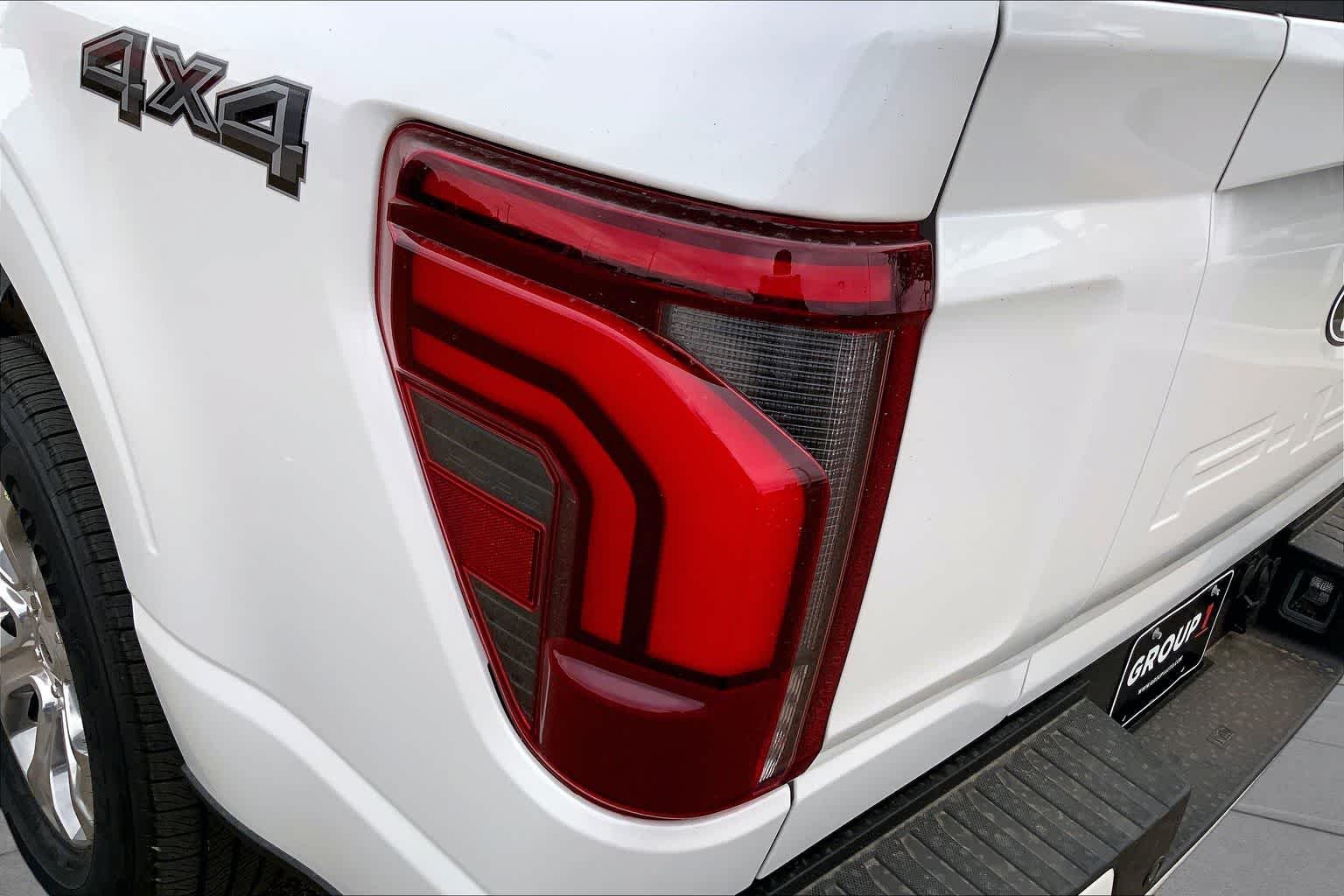 New 2026 Star White Metallic Tri-Coat Ford Platinum® image 14