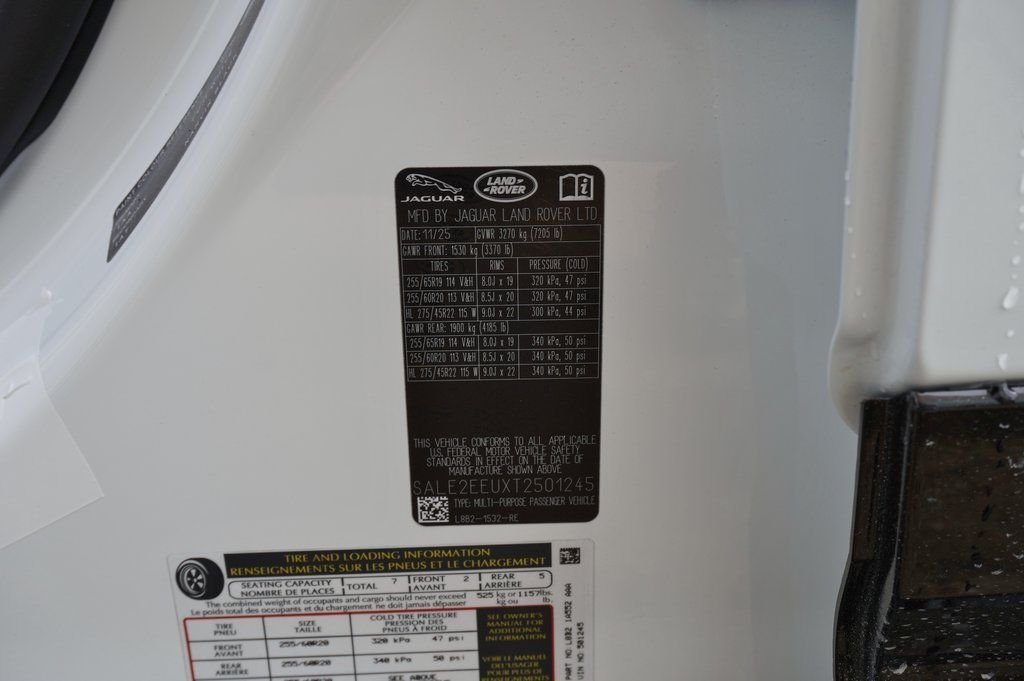 Used 2026 White Land Rover X-Dynamic SE image 35
