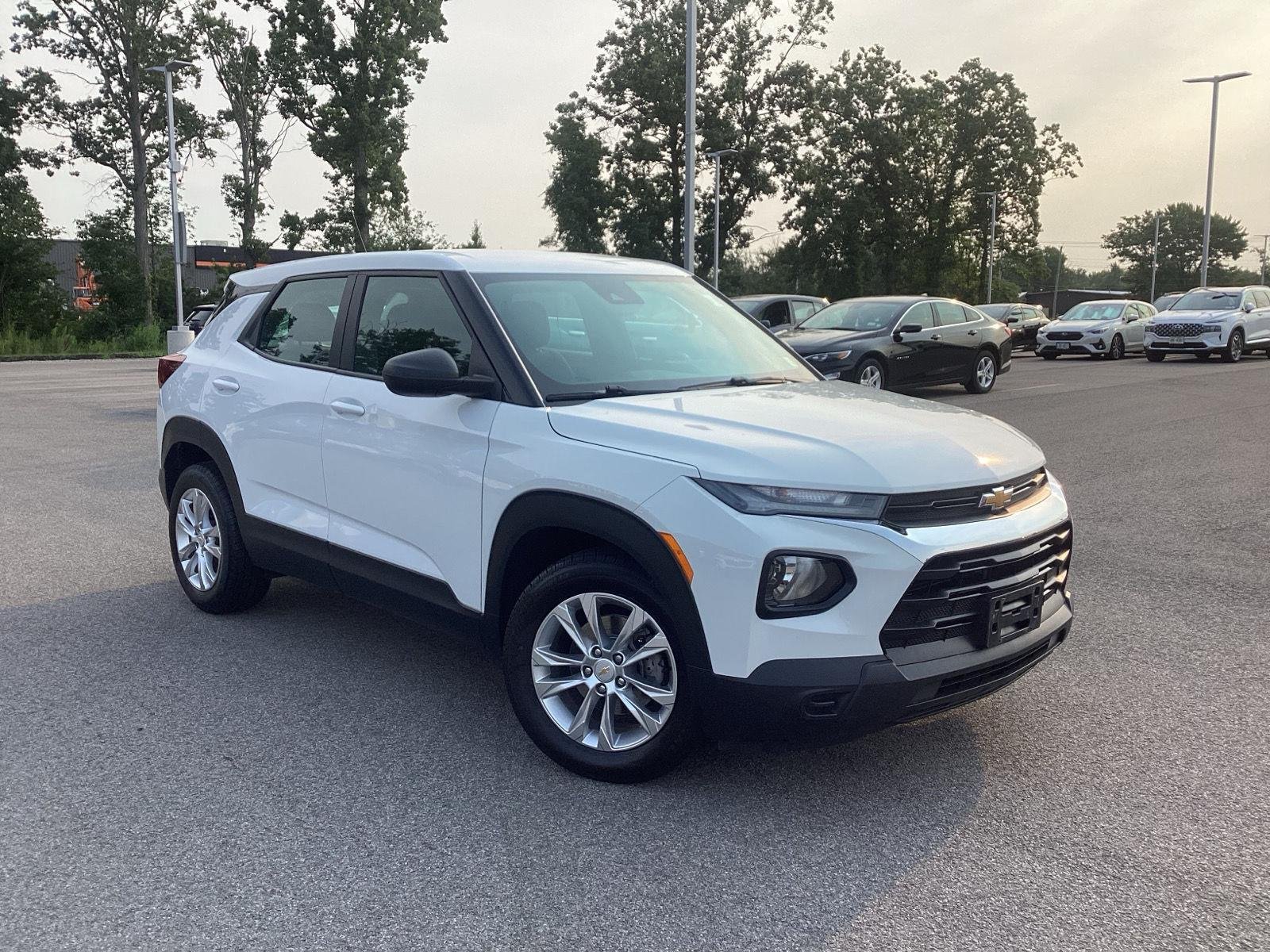 Used 2022 Summit White Chevrolet LS image 1