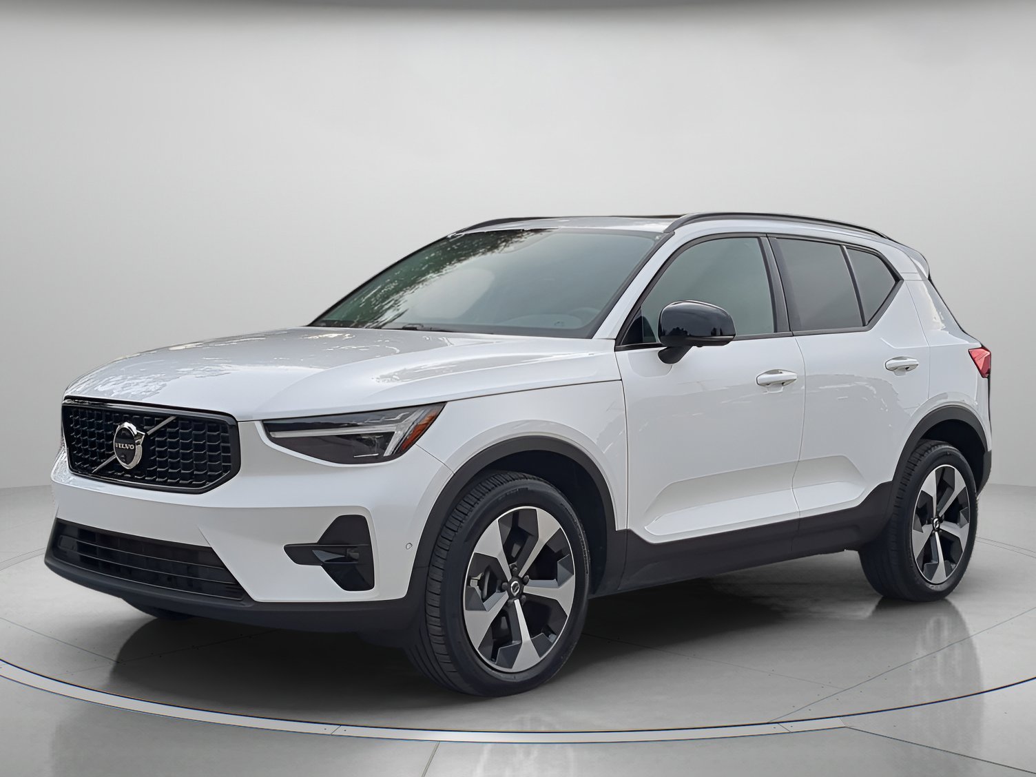 2026 Volvo XC40 B5 Plus Dark AWD's photo