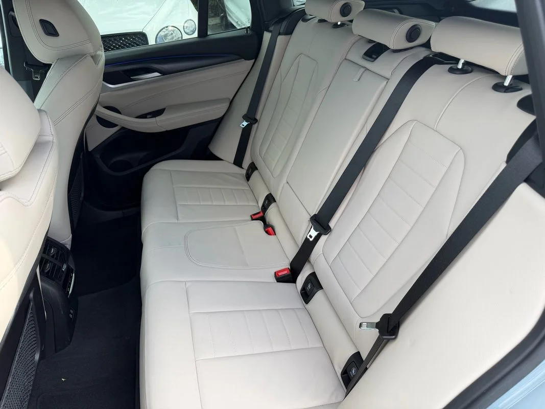 Used 2024  BMW xDrive30i image 19