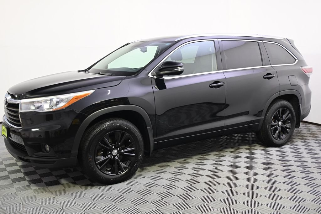 Used 2015 Attitude Black Metallic Toyota XLE V6 image 2