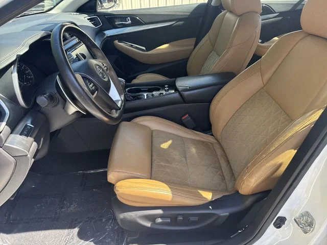 Used 2016 White Nissan SR image 14