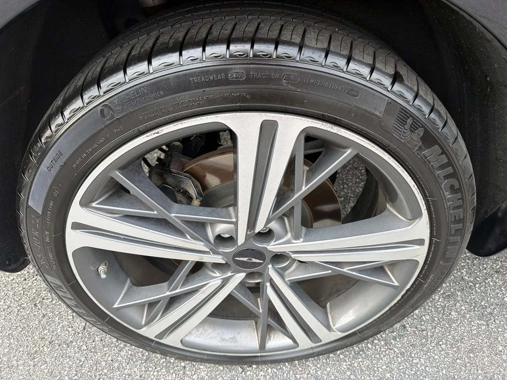 Used 2025 Black Genesis 3.5T e-SC image 17