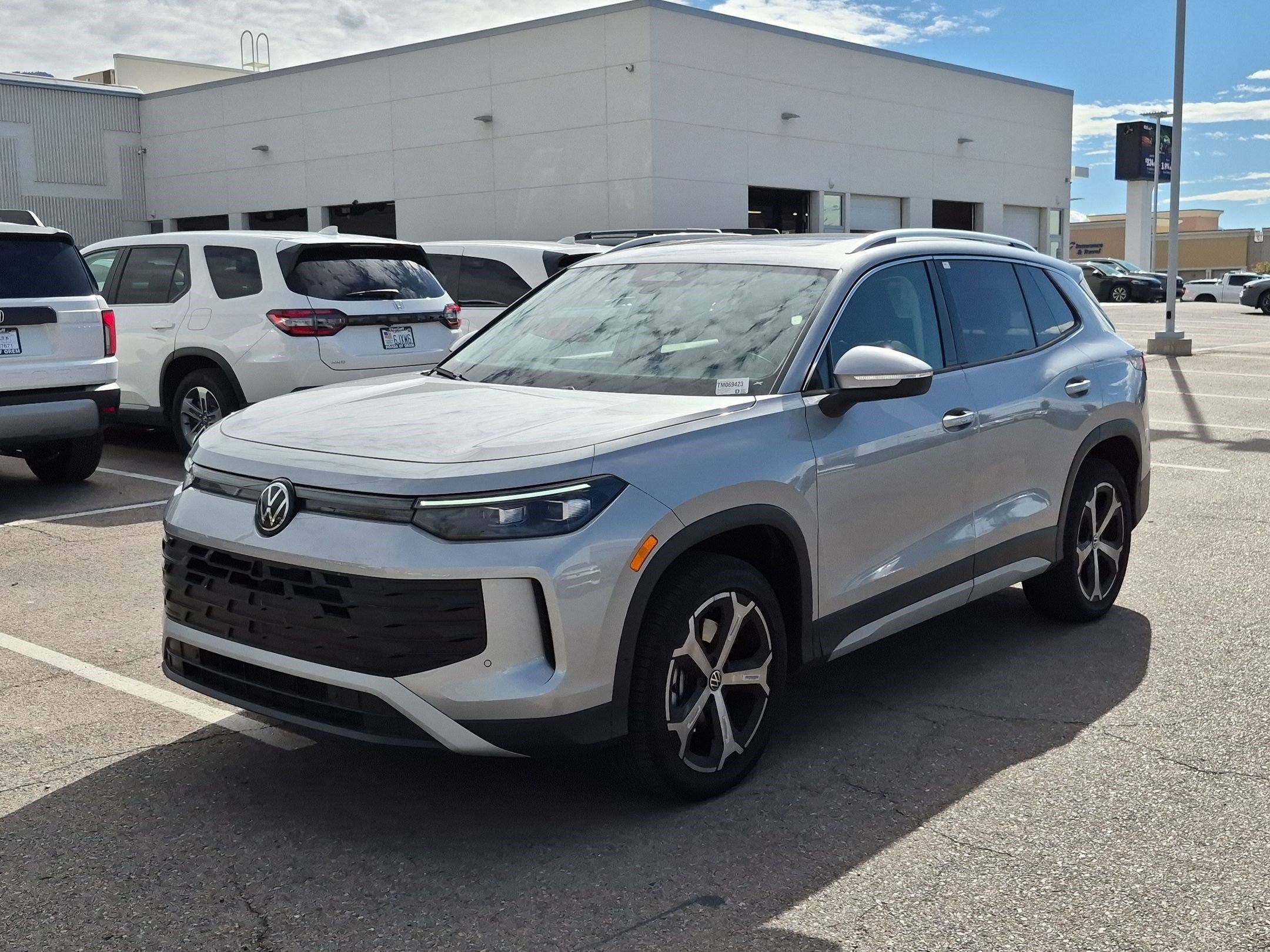 New 2026 Pyrite Silver Metallic Volkswagen SE image 8