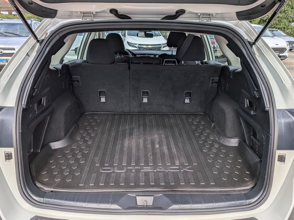 Used 2023 White Subaru 2.5i image 33