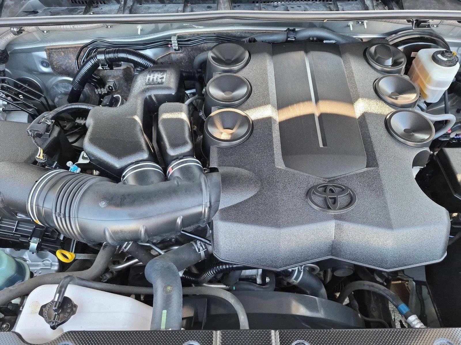 Used 2019 Classic Silver Metallic Toyota SR5 image 21