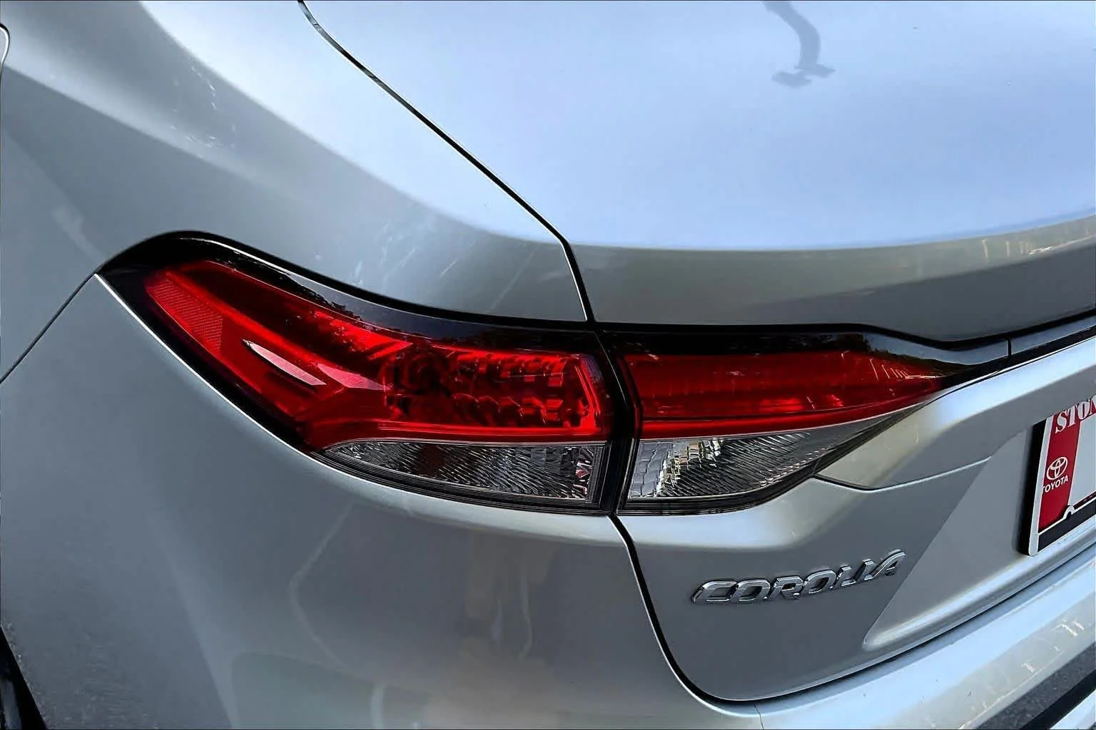 Certified Used 2022 Classic Silver Metallic Toyota LE image 28