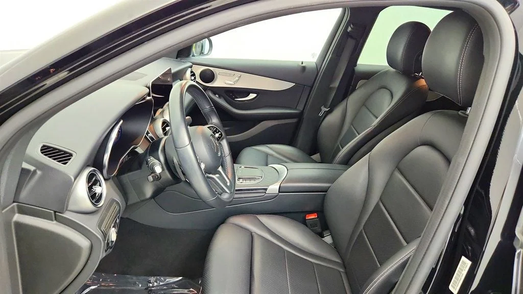 Used 2022 Black Mercedes-Benz GLC 300 SUV w/ Panorama Sunroof & Digital Instrument Cluster image 18