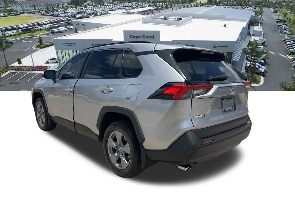 Used 2025  Toyota XLE image 22