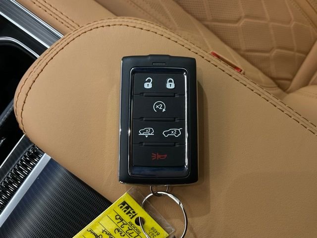 New 2026 Velvet Red Pearl-Coat Exterior Paint Jeep Summit Reserve image 32