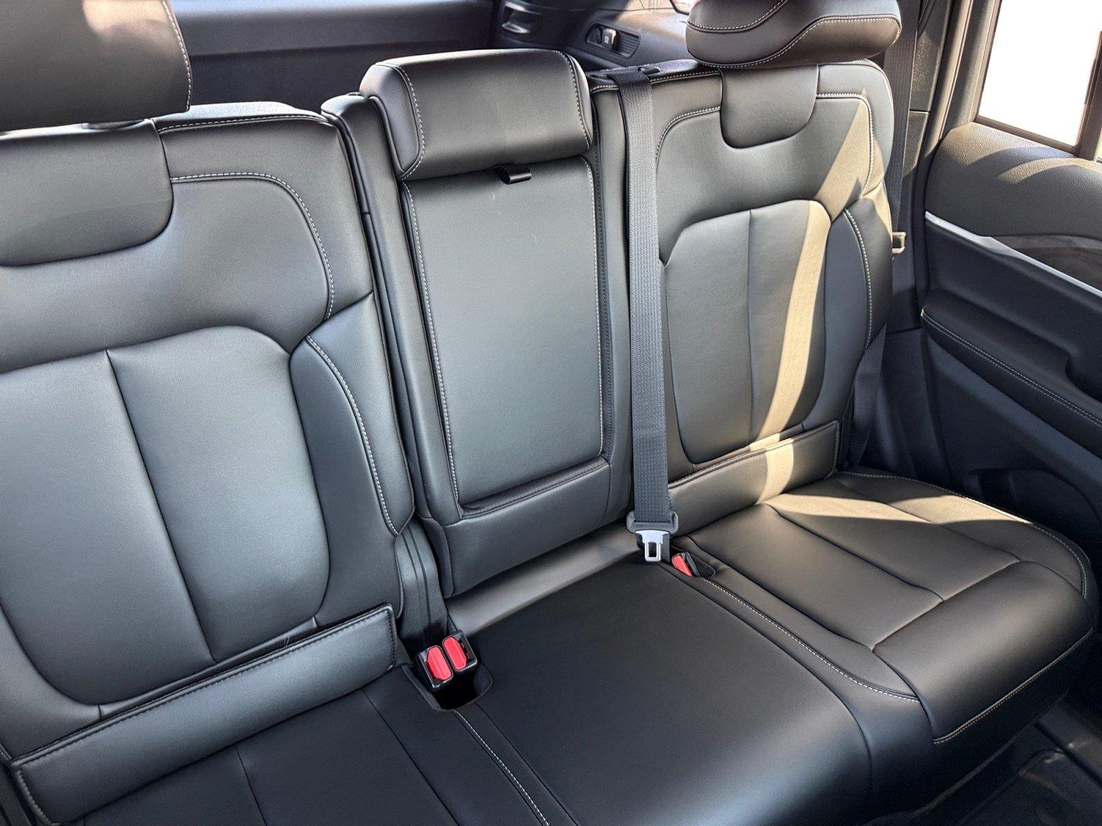 New 2026 Baltic Gray Metallic Clearcoat Jeep Limited image 17
