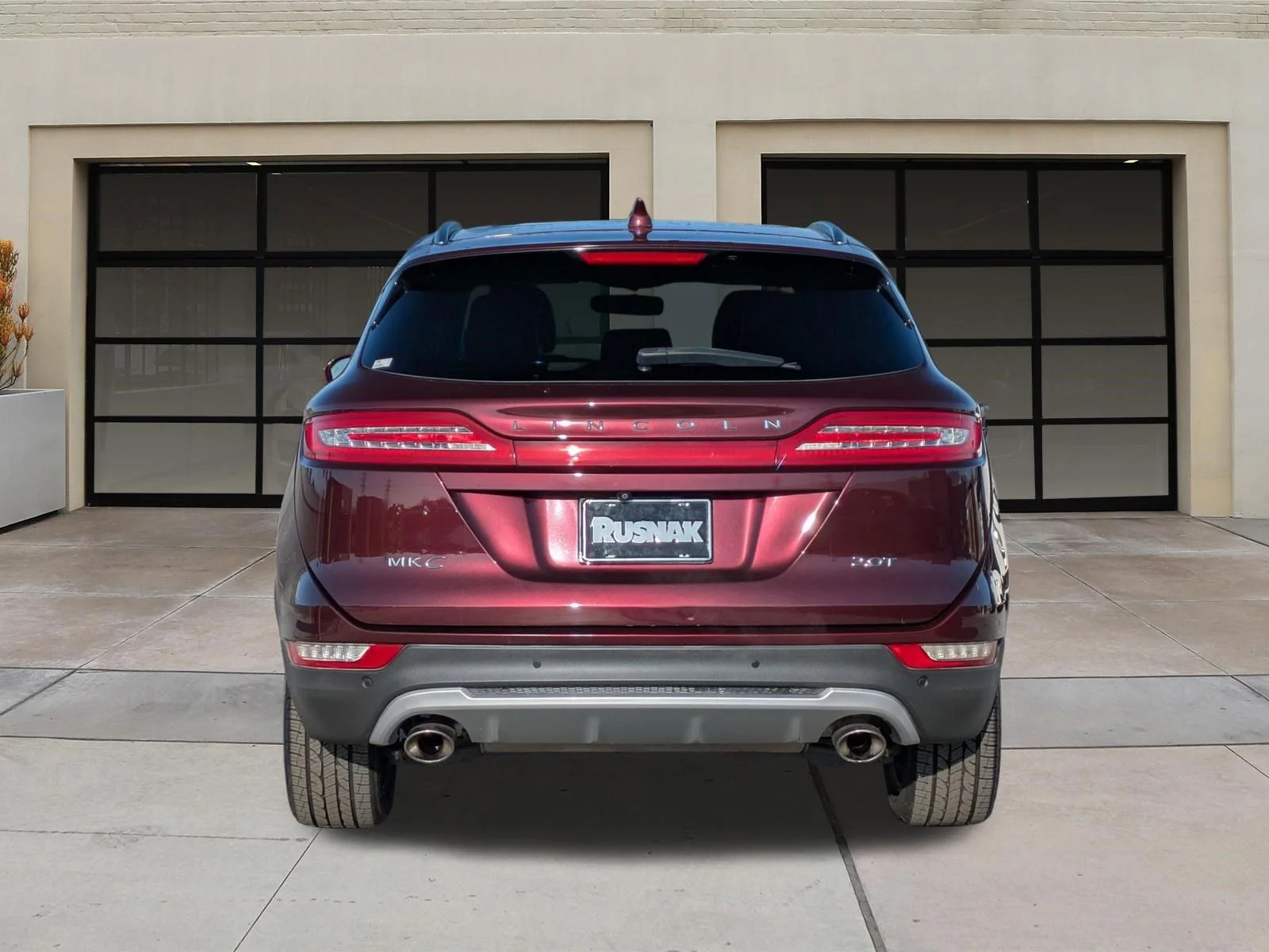 Used 2017 Red Lincoln Select image 5
