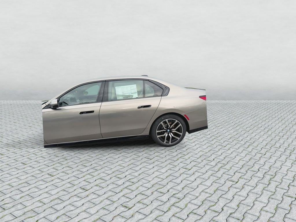Used 2026 Gray BMW 760i xDrive image 6