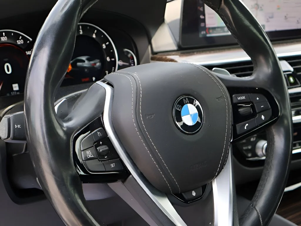 Used 2019 Gray BMW 530i xDrive image 20