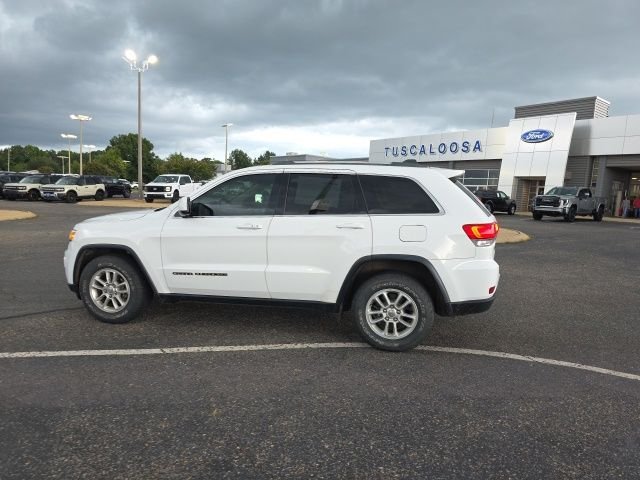 Used 2018 White/off-white Jeep Laredo E image 6