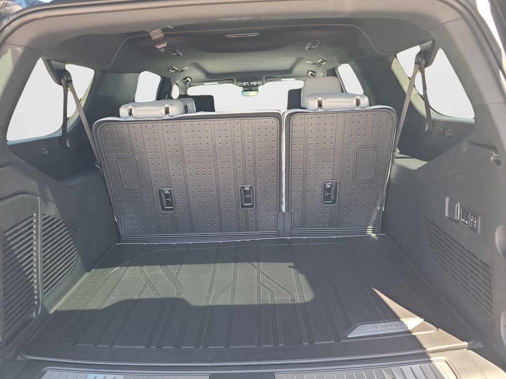 2026 Chevrolet Suburban Premier - Photo 9