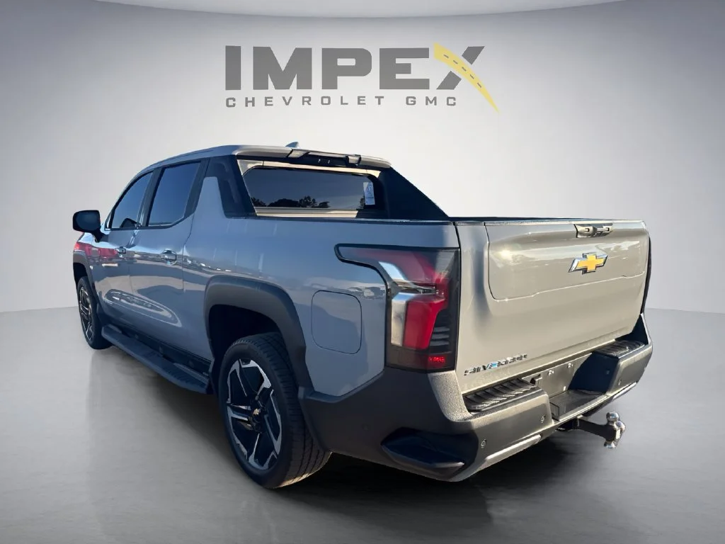 Used 2025 Gray Chevrolet LT image 3
