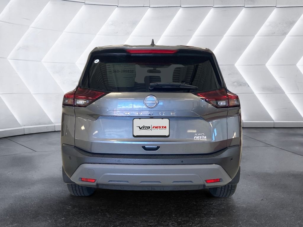 Used 2022 Gray Nissan S image 5