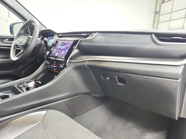 Used 2025 Silver Jeep Altitude image 40