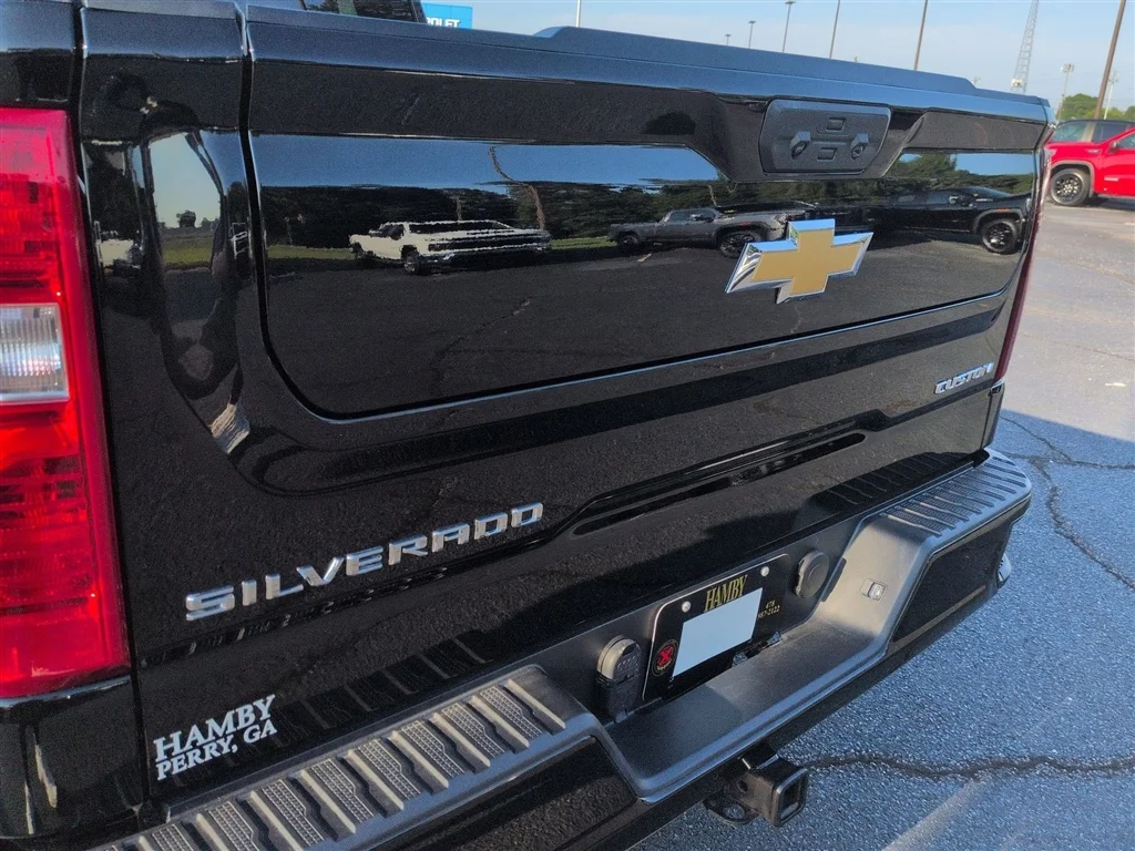 Used 2026 Black Chevrolet Custom image 32