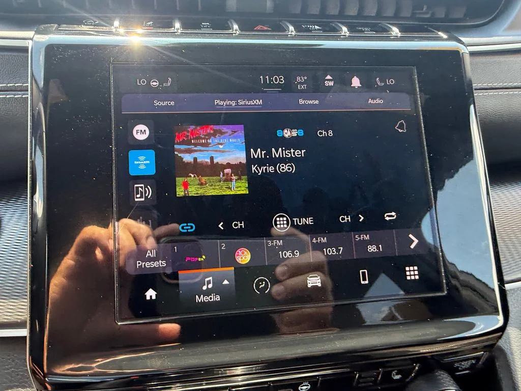 Used 2023 Silver Jeep Altitude X image 12