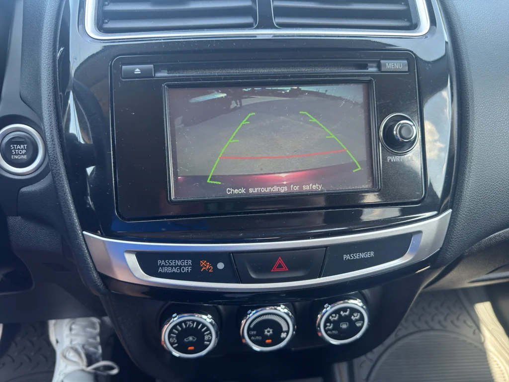 Used 2015  Mitsubishi SE image 12