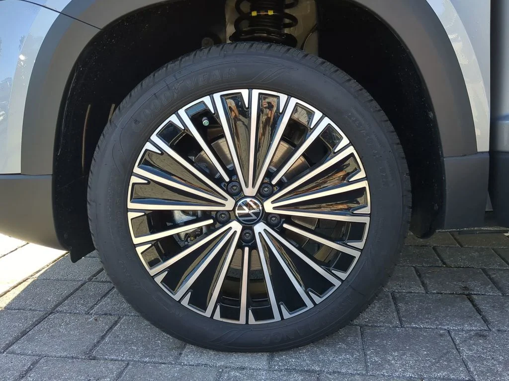 New 2026 Silver Volkswagen 1.5T SE image 32