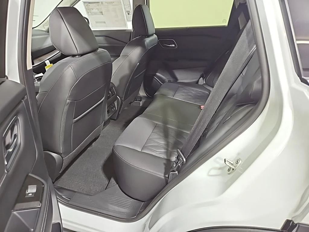 2025 Nissan Rogue Platinum - Photo 25