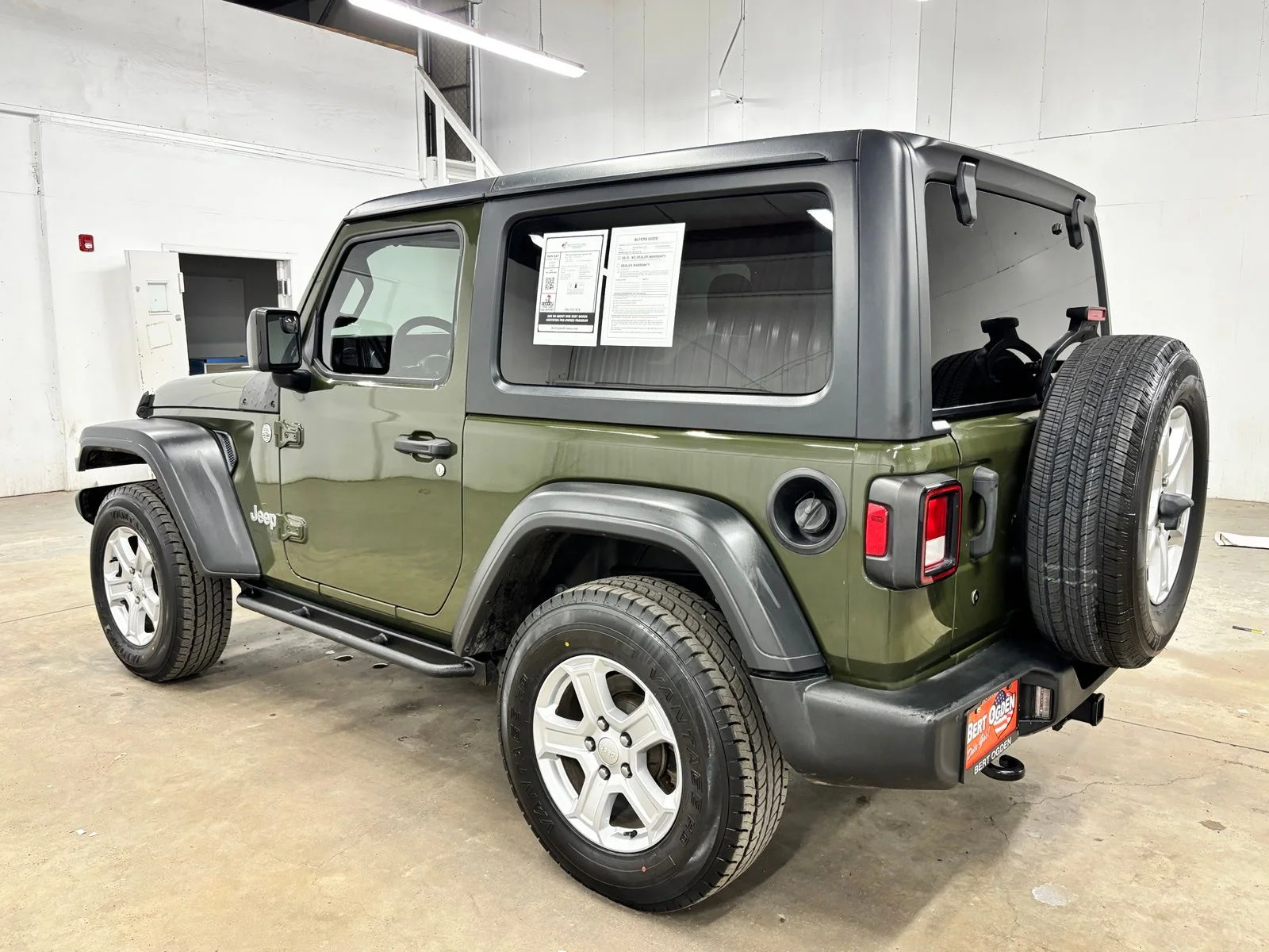 Used 2020 Green Jeep Sport S image 5