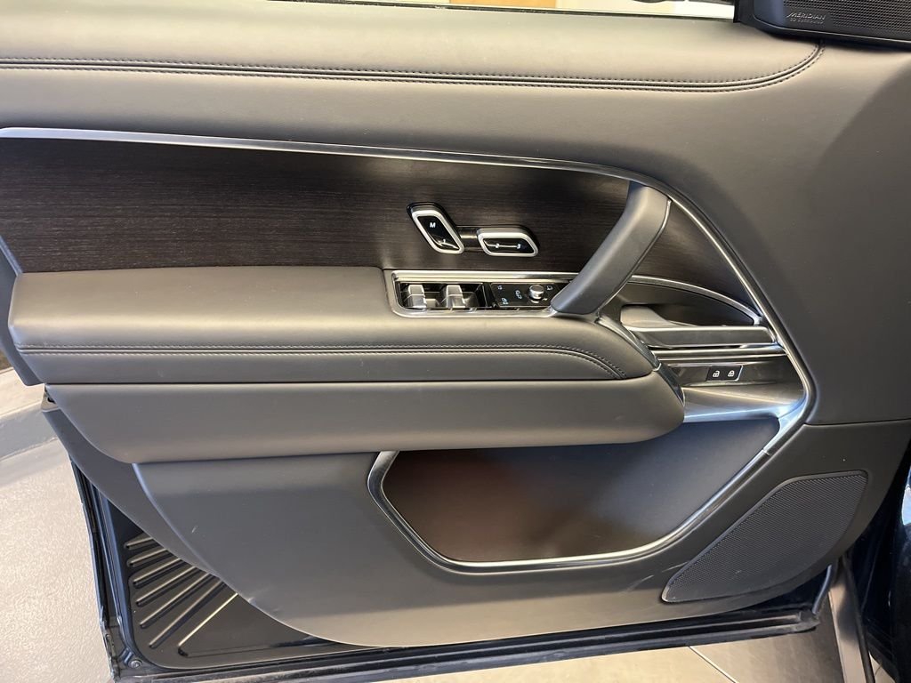 2025 Land Rover Range Rover SE - Photo 11