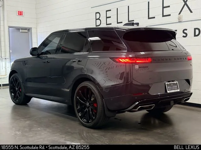 Used 2023  Land Rover SE Dynamic image 6
