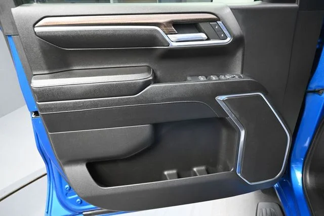 Used 2023 Blue Chevrolet LT image 18
